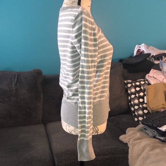 🔹4 for $30 Gap Striped Cardigan, Medium - Picture 2 of 5